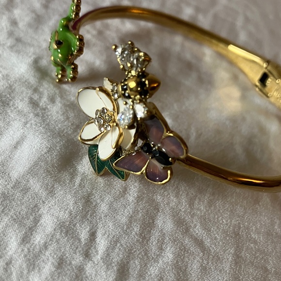 Kate Spade:Multi-Stone Frog& Flower HingedCuff Bracelet- Gold Tone-Missing stone - Picture 7 of 16
